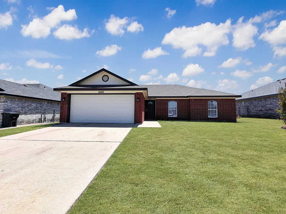 4400 Wade Dr
