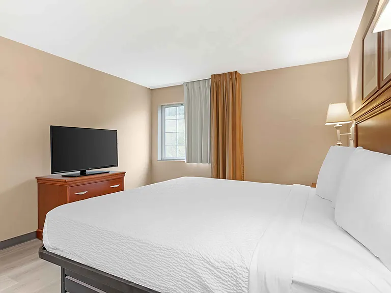 1 Bedroom Suite - 1 King Bed