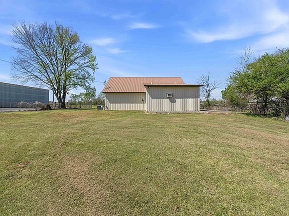 3rd image of 5914 Tammy Ln