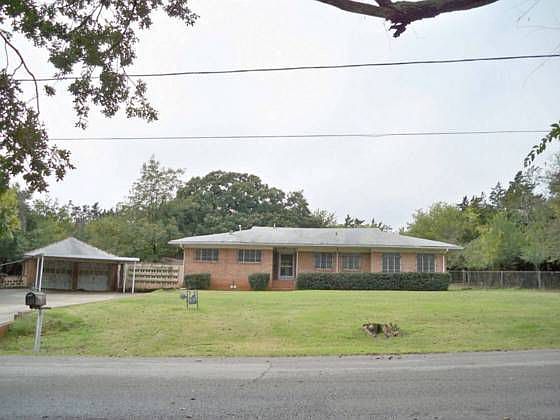 1st image of 2 Oakwood Dr