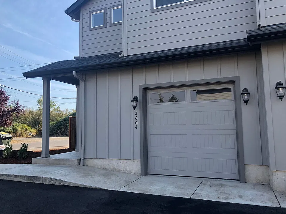 2604 Ross Ln