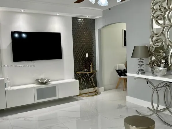 1461 E 7th Ct, Hialeah, FL 33010