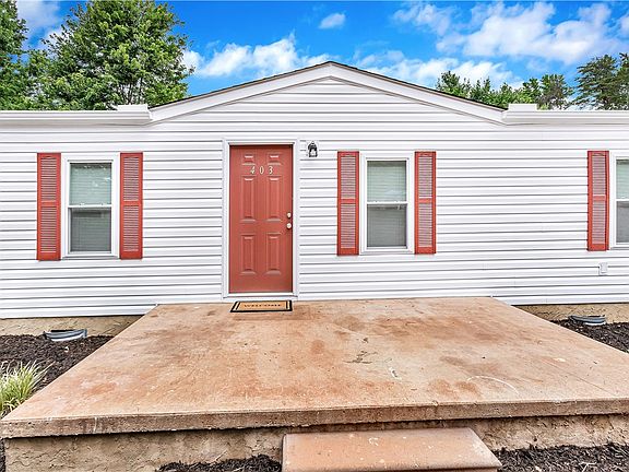 2nd image of 403 Hancox Pl