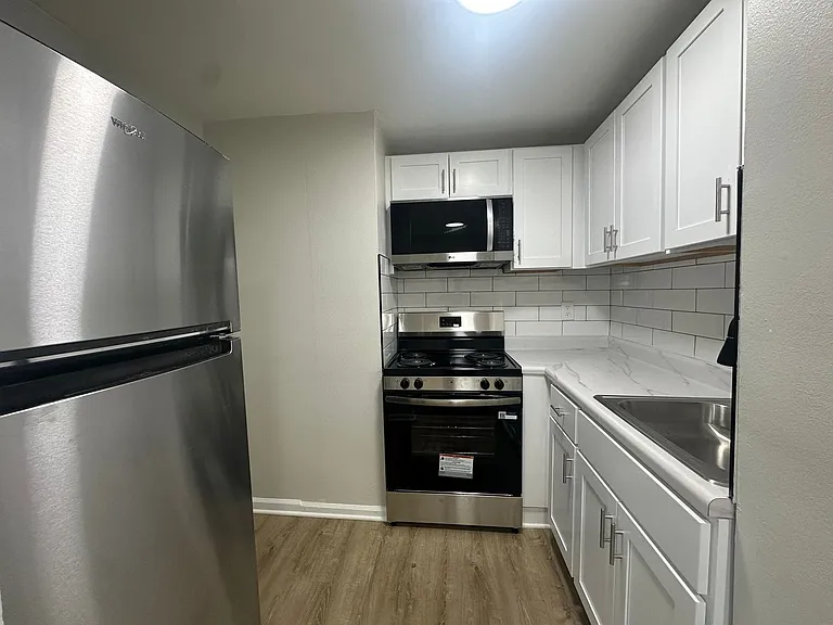 18 Huron Ave — Photo 6