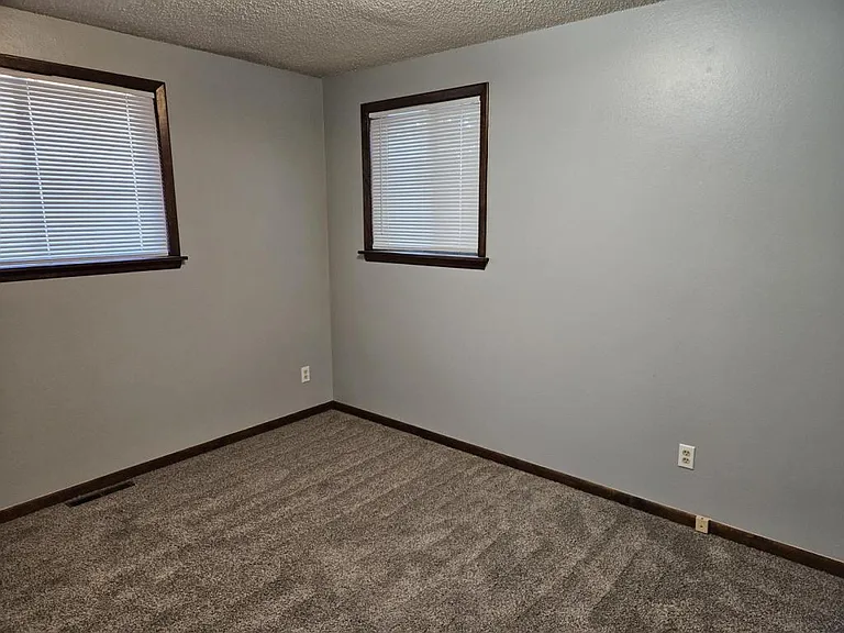 2425 Emery St — Photo 15