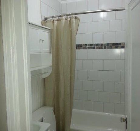 4th image of 206 Parkdale Ave