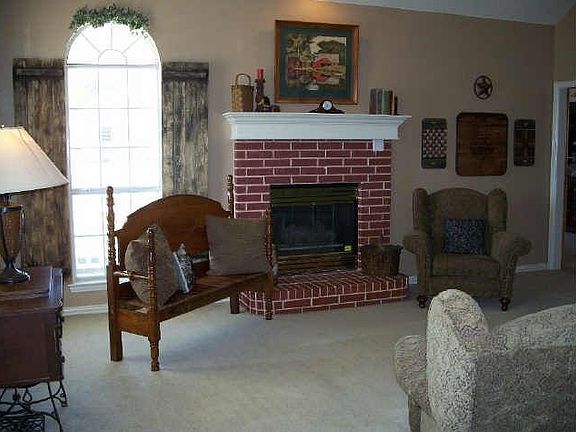 2nd image of 648 W Park Dr