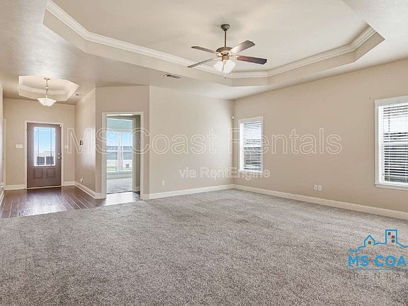 3rd image of 915 Old Towne St