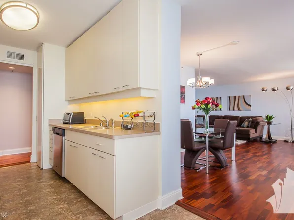 400 E Ohio St APT 701, Chicago, IL 60611
