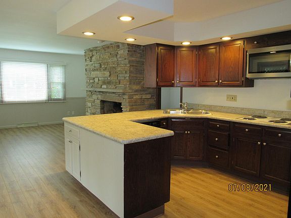 4th image of 430 N 1st St