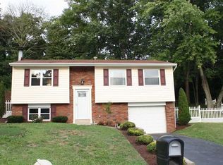 225 Laura Lee Dr, Coraopolis, PA 15108