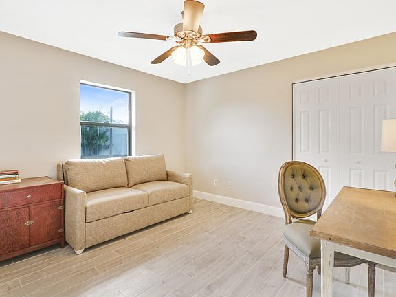 4th image of 467 NE Ficus Ter