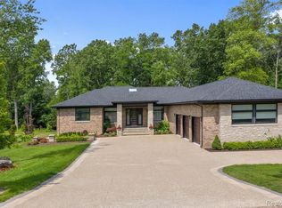 2322 Cherrylawn Ave, Bloomfield Hills, MI 48302