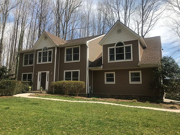 2nd image of 100 Huckleberry Ln