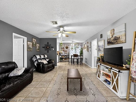 4th image of 707 Carrie Dr
