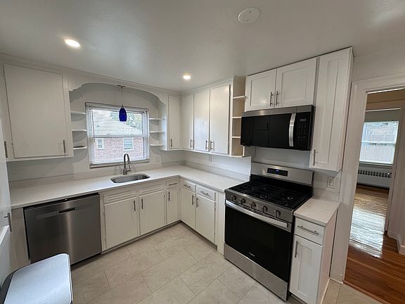 2nd image of 32 Bishop Rd APT 4