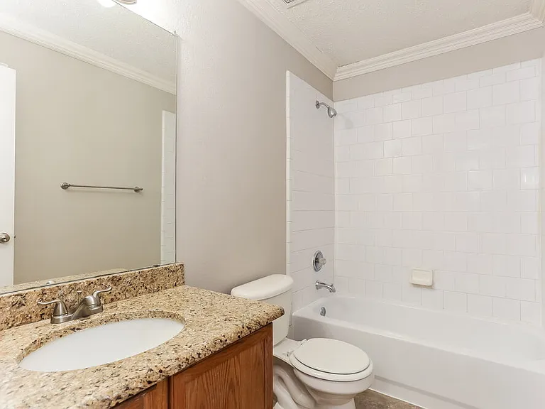 7027 Glenshire Dr — Photo 18