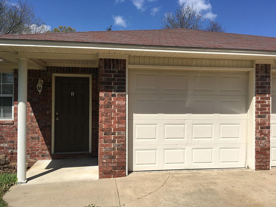 1st image of 403 Valley Dr APT 1