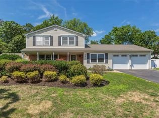 661 Hawkins Rd E, Coram, NY 11727