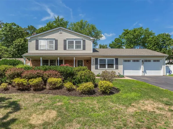 661 Hawkins Rd E, Coram, NY 11727