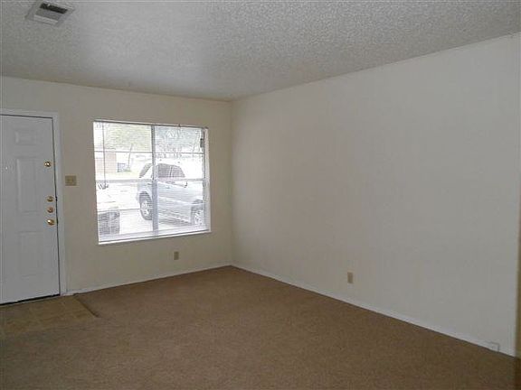 2nd image of 1412 Valleyridge Dr #B