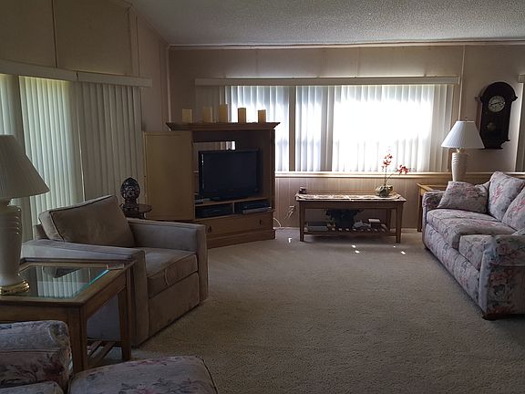 4th image of 42 Queen Palm Dr