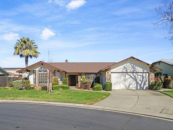 2nd image of 2199 Garden Circle Dr W