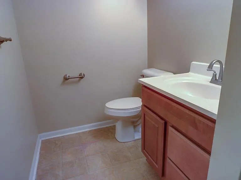 28458 Rosslyn Ave — Photo 12