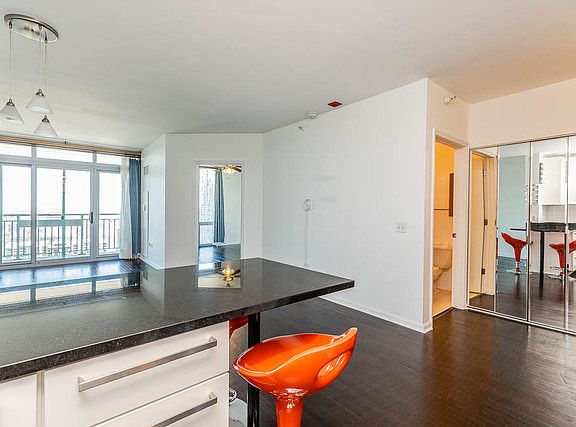 5th image of 125 S Jefferson St Unit 3001