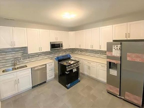 2nd image of 304 S Lodge Ln