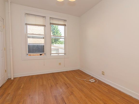 5th image of 841 Clarence Ave APT 1B