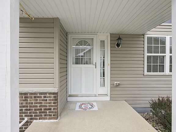 4th image of 118 Summit COURT #2601
