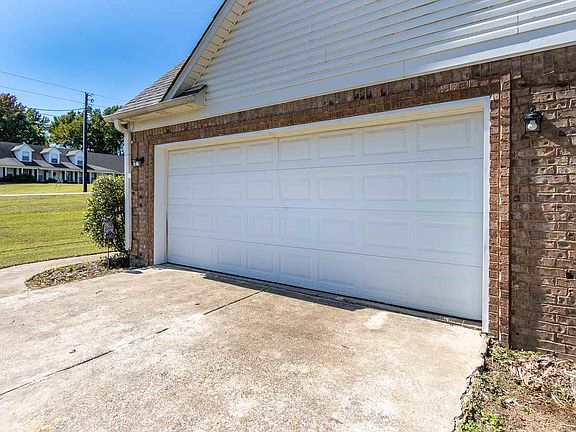 4th image of 369 McCullough Cir