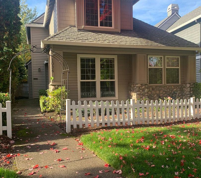 1st image of 1036 NE Parksedge Cir