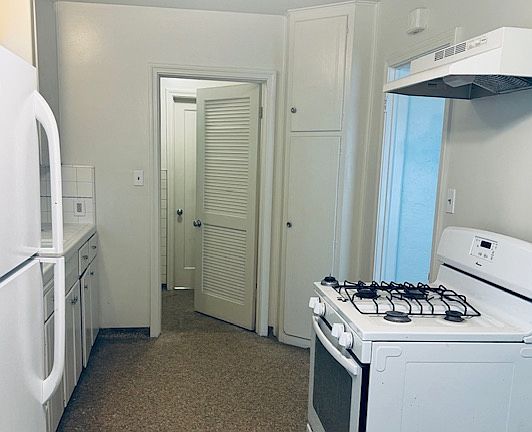 3rd image of 2025 Mayfair Dr W