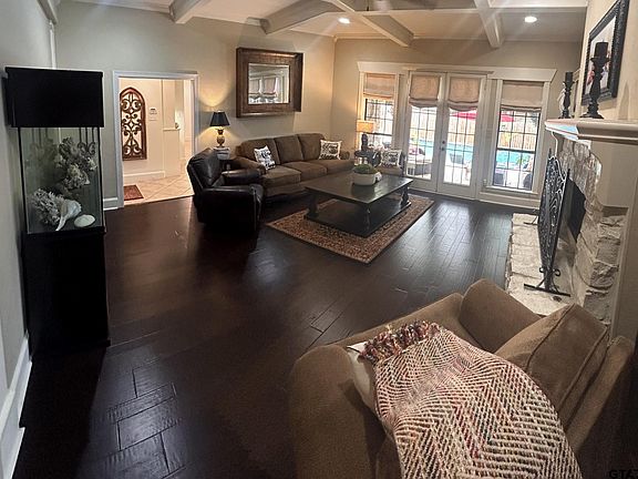 5th image of 1205 Parkview Dr