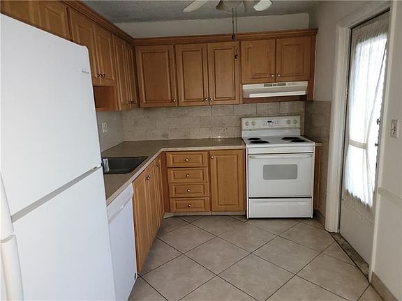3rd image of 4141 NW 44th Ave APT 220