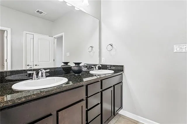 697 Lakeshore Village Dr — Photo 11