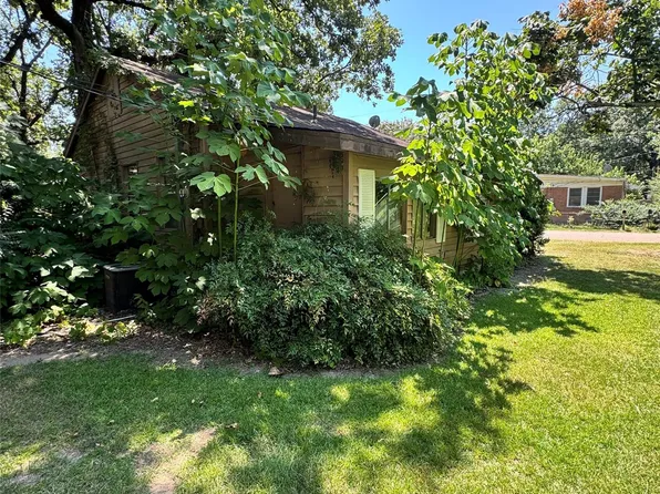 203 Roosevelt Rd, Hooks, TX 75561