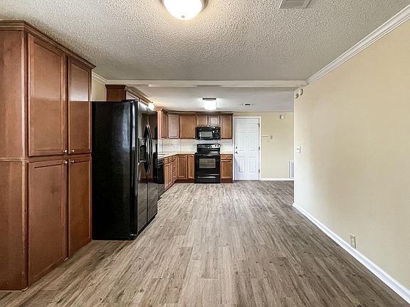 5th image of 9750 Hillview Dr