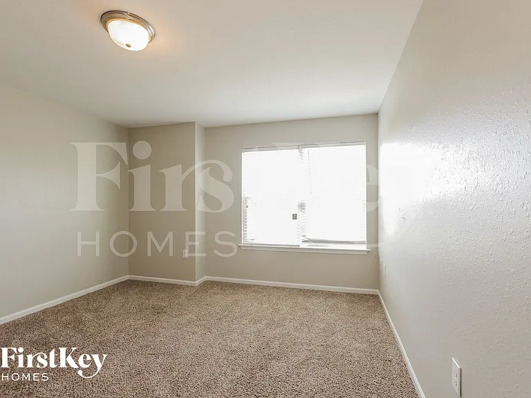 2936 Village Center Dr — Photo 10
