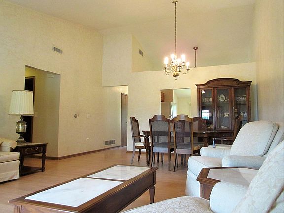 5th image of 2703 Eagle Dr #2