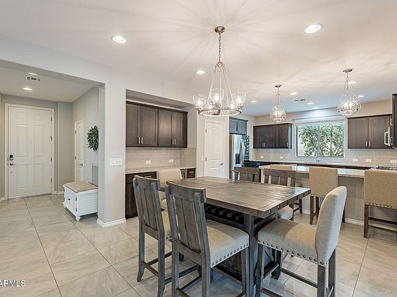 5th image of 207 E ALCATARA Avenue