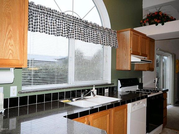 4th image of 430 NE 70th Pl