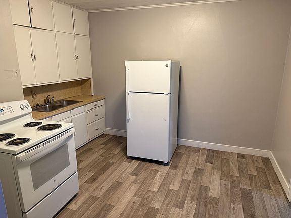 5th image of 208 5th Ave APT 1