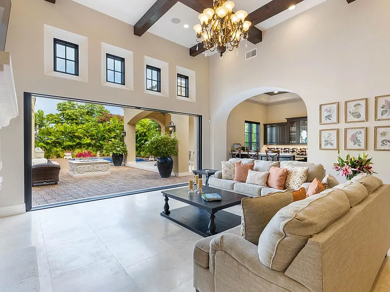 4520 Kahala Ave — Photo 2