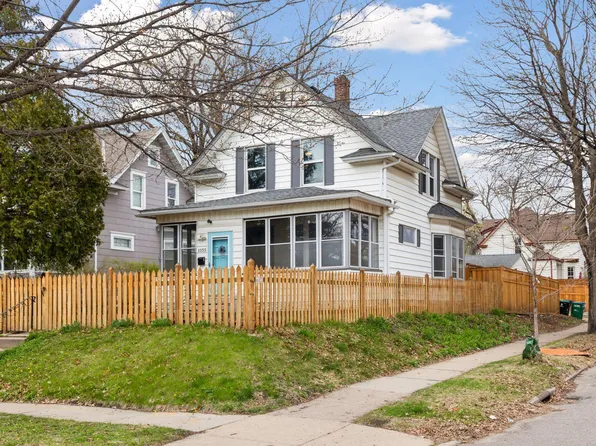 1055 Wakefield Ave, Saint Paul, MN 55106