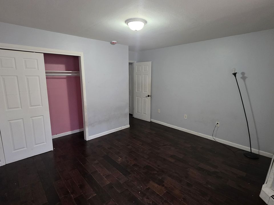 1st image of 209 3rd St