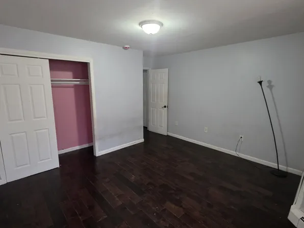 209 3rd St, Newark, NJ 07107