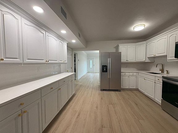 2nd image of 525 NE 126th Street